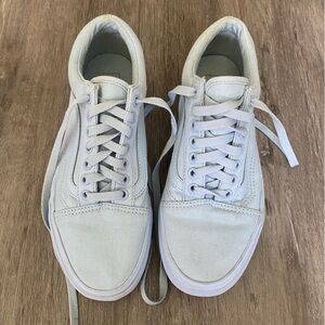 Vans off the wall baby blue tie shoes. Mens 7.5 womens 9